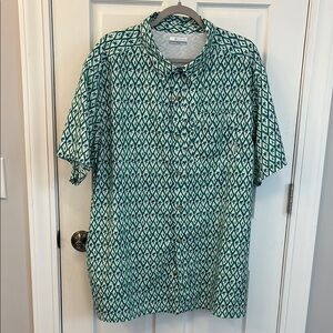 Columbia Green Geometric Men's  (PFG- Performance Fishing Gear) Shirt